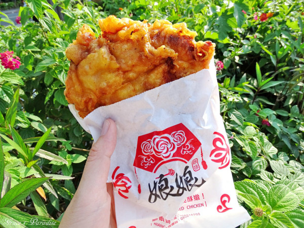 【士林夜市美食】「娘娘雞排」士林旗艦店新開幕，奶香皮脆飄香辣、厚度比10元硬幣厚