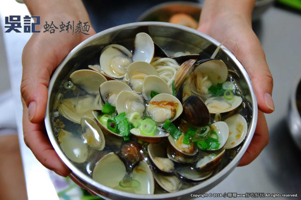 【食。中壢】南桃吳記蛤蜊麵〜內壢美食特色在地小吃。銅板價給你滿滿的蛤蜊，真是俗又「大碗」！