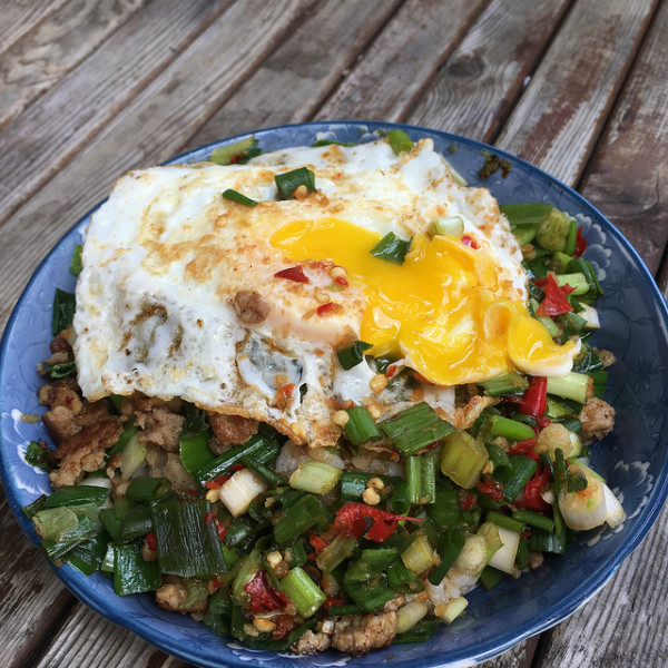 台中美食｜逢甲炒餅條-台中逢甲傳統早餐，激推蔥肉飯