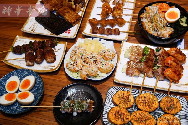 台中串燒推薦|神串炭火串燒-不只賣串燒，只要70元就能吃到好吃的丼飯 - 純粹