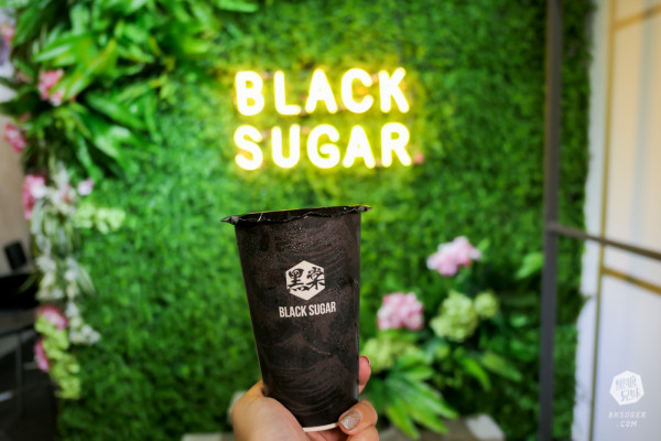 高雄手搖 黑棠 BLACKSUGAR｜新崛江最潮黑糖珍珠奶茶 全黑包裝風靡網美少女