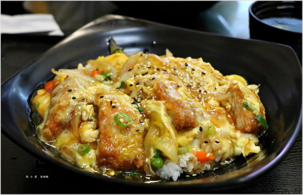 【高雄‧仁武】喜多屋日式蓋飯 和風洋食丼飯‧八德中路不起眼的日式蓋飯 滑嫩嫩的日式厚切豬排蓋飯