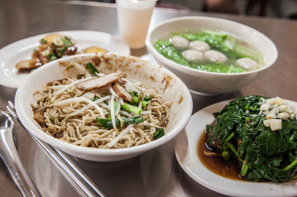 [桃園南崁]隱密極品乾麵！彈牙汕頭香Ｑ麵，濃香滷汁超涮嘴！心怡汕頭香Q麵 - 大手牽小手。玩樂趣