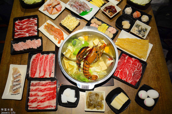 【台中北區｜美食】DIY客製火鍋，吃飯就像逛超市，高達90種食材，想吃什麼自己挑，湯底只要30元，免服務費。祥富水產沙茶火鍋超市(台中中友店)