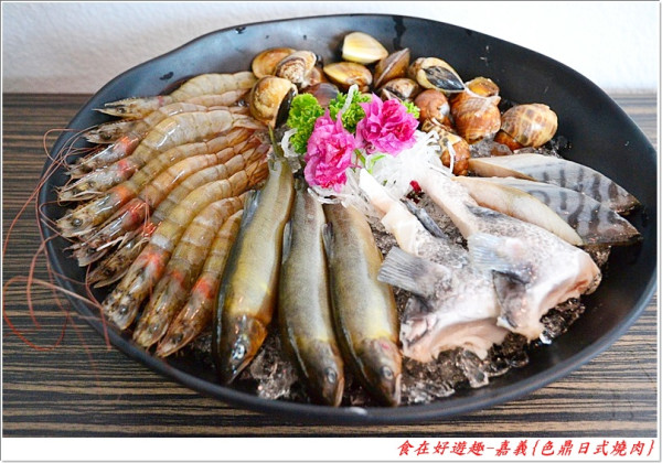 【嘉義美食】有生猛海鮮好料,有嚴選精緻肉品,還有各式熟食、火鍋跟日本料理,就是要讓你吃好吃飽吃到爽!!嘉義-色鼎日式無煙燒肉