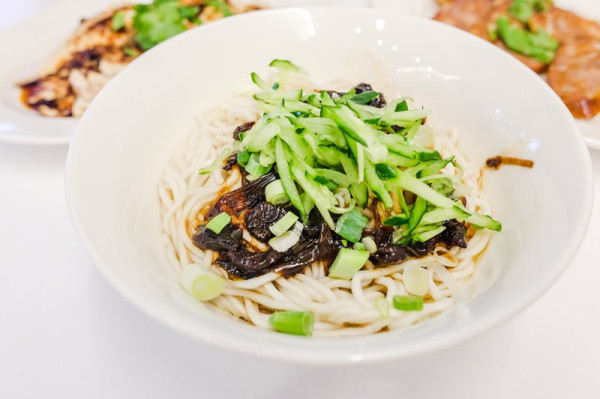 【台北捷運美食】【大橋頭站美食】迪化街文青老麵新店-津美妙 Jmm canteen