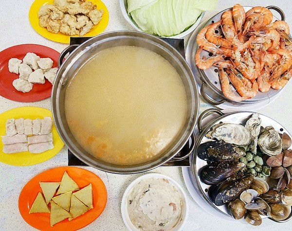 二月牌沙茶爐臺南創始店-台灣近年掀起海鮮蒸籠爭霸戰  靜香首推台南海鮮塔  靠海食材最新鮮  搭配店家手作火鍋料大滿足              