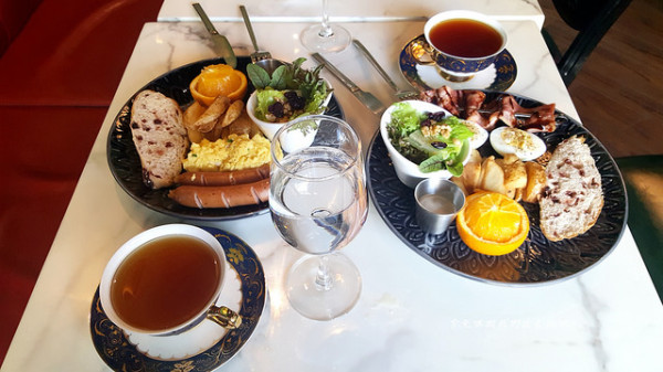 斗六homescrew bistro。感受皇家陶瓷餐具盛裝的藝術饗宴。品嚐經典早午餐