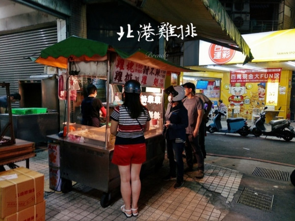 【蘆洲雞排】老蘆洲人最愛 『北港 雞排』充滿記憶的30元雞排 ︱排隊名店 晚來可是買不到滴