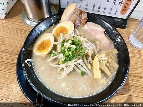 台北大安區｜豚人ラ－メン_台灣本店，來自日本京都的人氣拉麵，不只配料可以調整，連麵條都有三款可以選(附