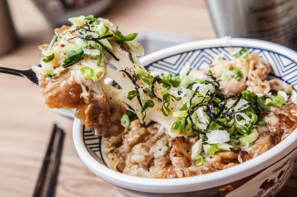 [台北中山]文青風格小食堂，創意無限丼飯涼麵，吃出時尚新食感！無敵食堂 丼飯涼麵 - 大手牽小手。玩樂趣