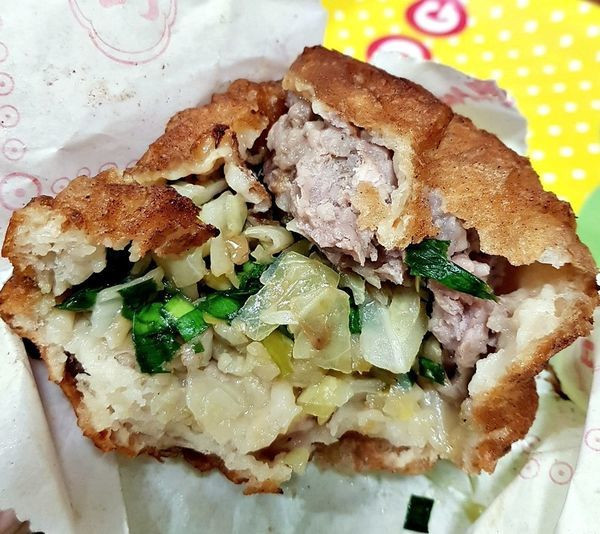 [小吃]苗栗縣頭份市曾記餡餅 2019食記 價格經濟實惠 生意好 韭菜醬汁特別