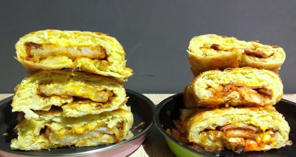 【桃園中壢】大嗑 Brunch☞吃了會上天堂的大份量鐵鍋蛋餅，超酥脆餅皮與厚實餡料誰能不愛!