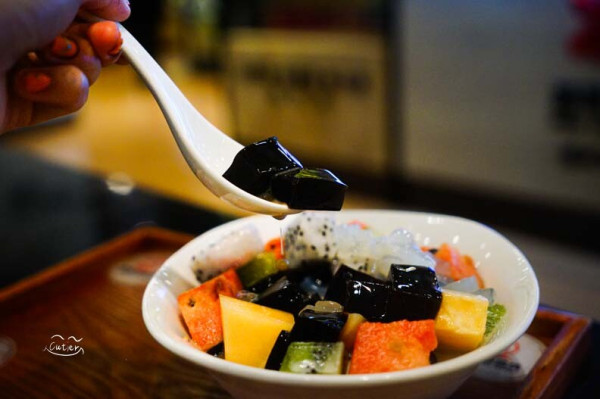 台北『滿哥甜品坊』 正港甜品傳承二代  濃濃芝麻糊 水果仙草料滿滿 市政府/忠孝復興美食