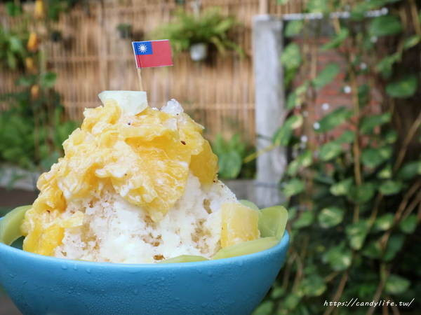 台中美食│飛冰菓室〃藏在臺中市眷村文物館裡的冰菓室，IG熱門打卡景點之一～              