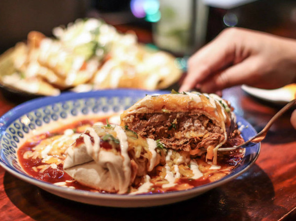 市民大道墨西哥餐廳》Pachuco青春墨西哥餐酒館，熱情奔放的夜間聚會基地 - Lexies Blog，寫食派