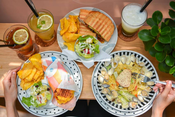 miix food studio：台中龍井區美食-隱身於東海雞腳凍巷弄裡的中西合併異國料理，還有IG必打卡的可愛蛀牙飲料，必點檸檬磅蛋糕和帕尼尼！