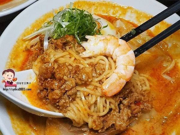 這家在桃園夜市附近的拉麵，湯頭還不錯，叉燒大塊又嫩，還可以折價30元