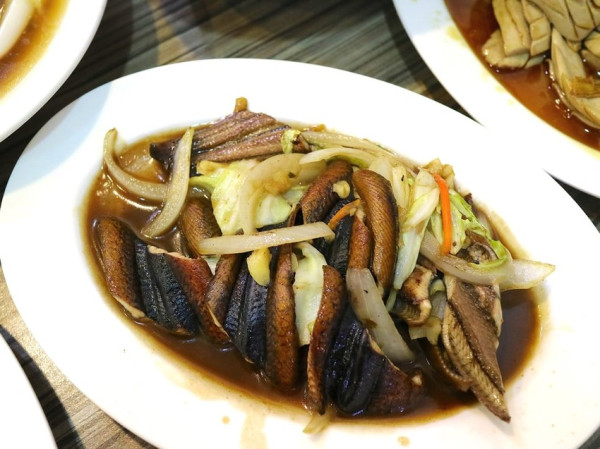 福來鱔魚【郡平店】：隱藏在安平區小北廣場的美味鱔魚意麵，傳承第三代的老滋味 - 進食的巨鼠