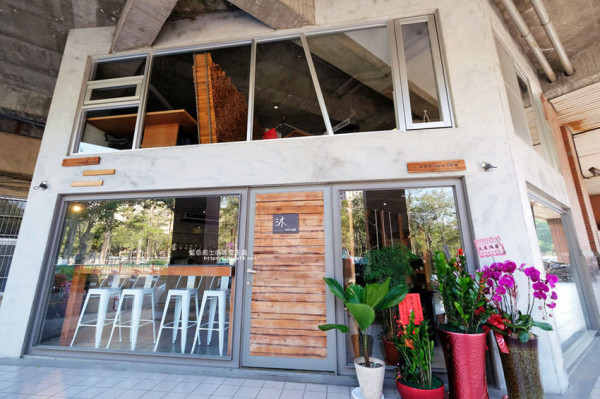 台中南區│沐Cafe-中興大學周邊自家烘豆咖啡館，下午時間來一份布丁搭配咖啡 - 藍色起士的美食主義