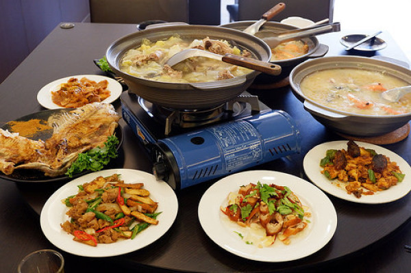 雲林虎尾美食推薦~蠔鑫鮮複合餐館 在地人推薦的私房家常菜 不能說的秘密、蛋蛋的幸福只有這裡吃的到 超彭湃滿足的海鮮粥、海鮮米粉、烤生蚵、海鮮通通必點