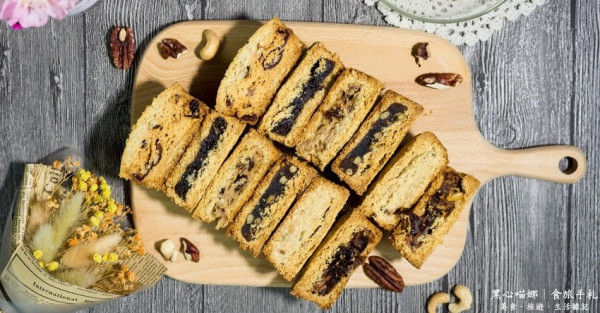 2018馬可先生中秋月餅禮盒︱六種口味養生雜糧月餅，還有手工雜糧蛋捲禮盒和輕焙胡桃腰果，中秋送禮也要顧健康！！