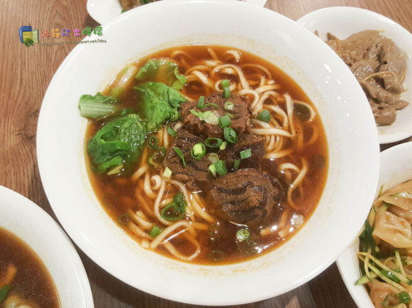 【食-新竹竹北】初這家麵食館★鄰近竹北高鐵站★牛肉麵★紅油炒手