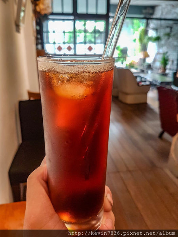 台中<民生咖啡-People & Life.Cafe>老宅咖啡館裡的手沖冰咖啡與甜點美食讓人意猶未盡