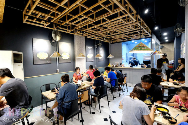 越南王成功店│大里成功路新開幕平價美食，單點價都不到百元，還有提供2人和4人套餐更超值喔！ @強生與小吠的Hyper人蔘~