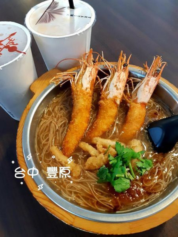 【台中】美味可口的炸蝦躺在麵線裡感覺像在泡溫泉-龍舟麵線隱藏再卯食堂