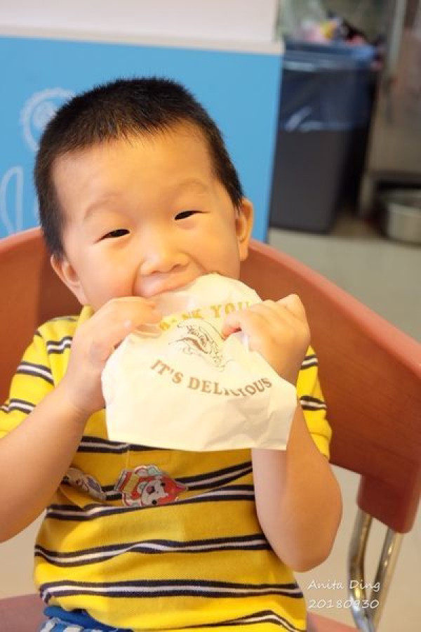《親子·特色餐廳》全家人歡樂的早餐時光，友善的親子用餐空間🌟竹北。EQ晨堡🌟