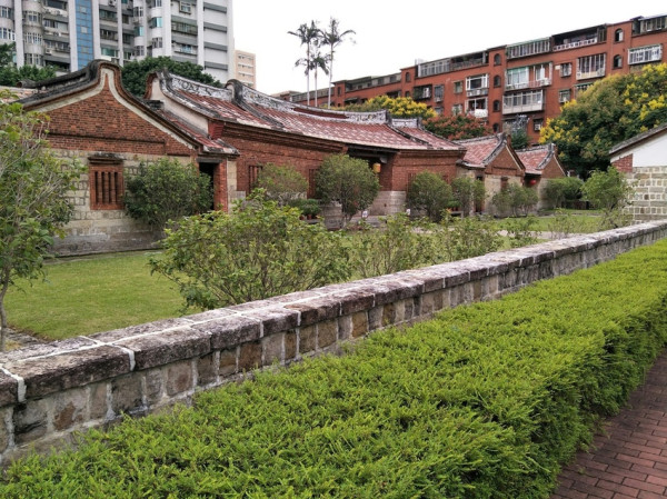 "蘆洲美食推薦"美味子家庭和風料理 日式創意美味遊蕩在舌尖的意猶未盡~~鹽麴豚五花 /1855骰子牛肋蘆筍杏包菇 /火焰鮭魚加州捲