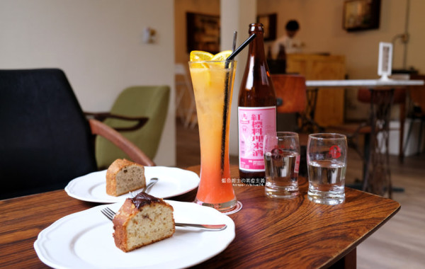 台中中區│電氣咖啡-中華夜市和日新戲院商圈中區巷弄老宅咖啡館 - 藍色起士的美食主義