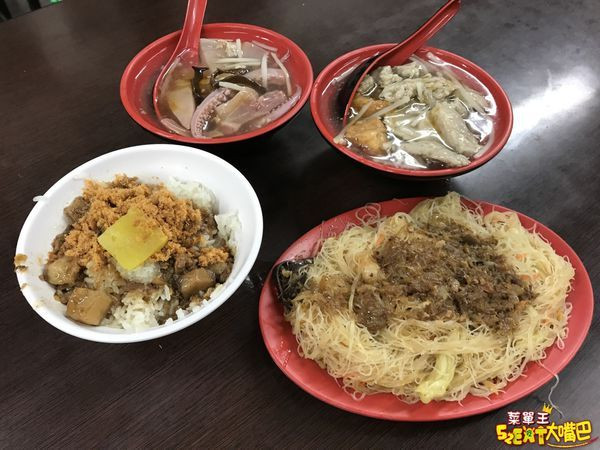 彰化鹿港老街美食魷魚肉羹》鹿仔港魷魚肉羹菜單價位大公開！一試成主顧爽吃阿根廷脆魷～推薦 魷魚羹麵、肉羹飯、米糕。