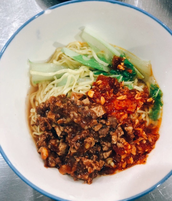 【偽グルメ】台北|泰山【良燕食堂】-泰山歐一歐一歐到底有沒有美食!!!(一)