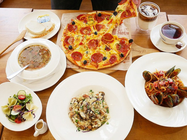 台中北區中國醫附近義式餐廳，遠赴義大利人拜師的餐點滿正統，披薩超有特色別錯過-義娜堤餐廚Eternity Café 