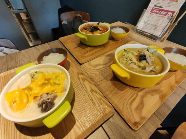 東區美食。12MINI經典獨享鍋  超多風味鍋物  高CP聚會聊天推薦