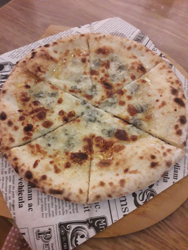 難聞藍紋起司蜂蜜披薩甜鹹好滋味~石壁家中友店