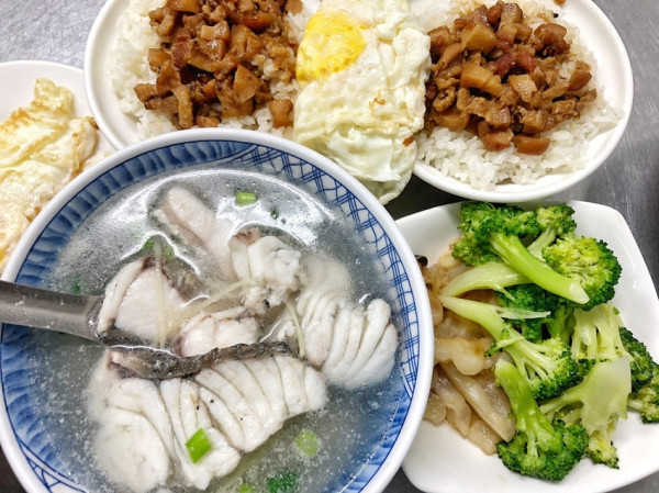 [台南 ‧ 永康區] 永大魚肚湯 台南隱藏版早餐 一碗70元海鱸魚湯料多實在 肉燥香氣十足超下飯