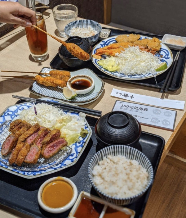 餐廳|用振興劵好康十倍奉還給你!!!日本堅持60秒美味秘訣，快來「京都勝牛」體驗粉紅鮮嫩的銷魂滋味~