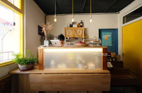 台中西區│時沐-隱藏審計新村二樓，咖啡類表現不錯 - 藍色起士的美食主義