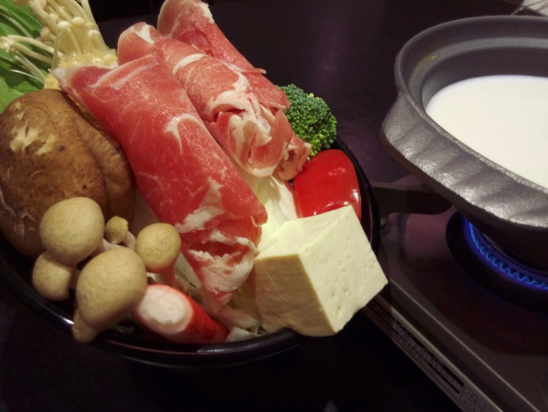 【台北市萬華區 / 排餐鍋物 / 捷運西門】 西門平價排餐 鍋物 牛Bar 無限享用湯品及飲料自助吧