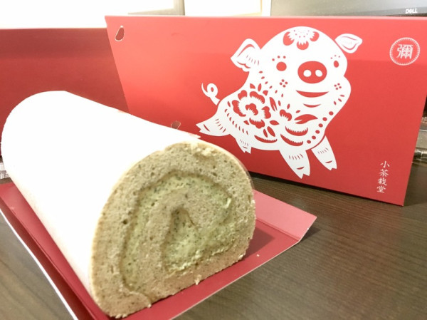 【美食臺北】茶韻濃郁、口感清爽，文青首選彌月蛋糕「小茶栽堂-黃槴烏龍茶小茶捲」。