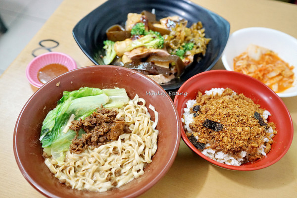 【台中豐原】『宜豐蔬食滷味』。素食滷味專賣｜平價素食小吃｜藥膳當歸。咖哩。味噌｜豐原素食一條街