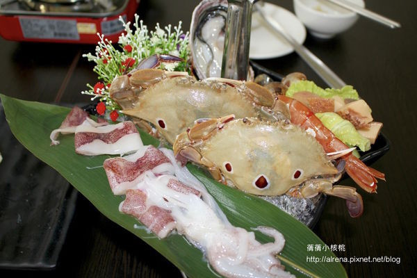 【台中太平平價小火鍋推薦】全福鍋亭-個人精緻鴛鴦鍋。天冷想吃火鍋，不必花大錢， 一個人也可以獨享美味小火鍋！