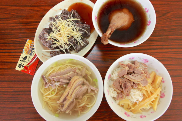 吃。台南|中西區。超過40年的老店，鴨肉料理整體口感令我滿意，值得樂天小高推薦給您品嚐「柴記鴨肉專賣店」。