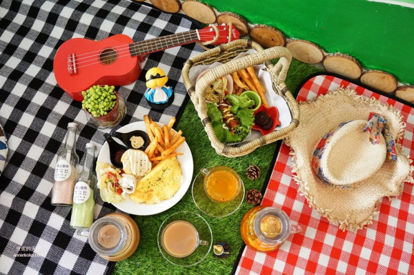 [新莊早午餐]食光草原 野餐風早午餐 鄰近新莊體育館 二樓就是野餐區 - 安妮的天空