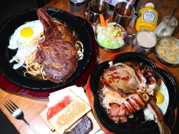 19號倉庫鐵板牛排 新新營店：台南新營店更新2.0版，迷你自助吧-濃湯.珍珠奶茶.生菜沙拉.吐司.可口可樂機吃到飽喝到飽，全新裝潢夢幻工業風好看又好拍｜台南新營聚餐餐廳.新營牛排館推薦 - 進食的巨鼠