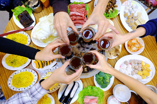 帝王食補薑母鴨│同主鍋第二鍋半價多人聚餐超划算！鍋類還有松露雞.烏蔘雞.羊肉爐等其他多種選擇，快呼朋引伴吃起來～ @強生與小吠的Hyper人蔘~