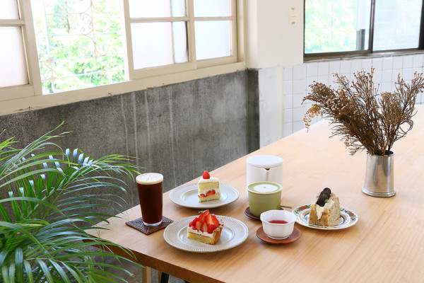 台北網美甜點『三層手作甜點』迪化街/大稻埕老宅文青咖啡廳，冬季限定草莓塔/草莓蛋糕，免費WIFI，菜單價位(捷運大橋頭站)